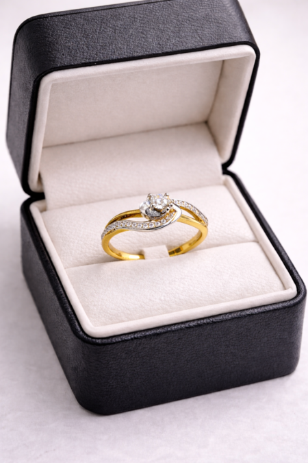 Diamond Gold Ring - 21 Karat - 25 Cent Diamond - Weight: 3.290